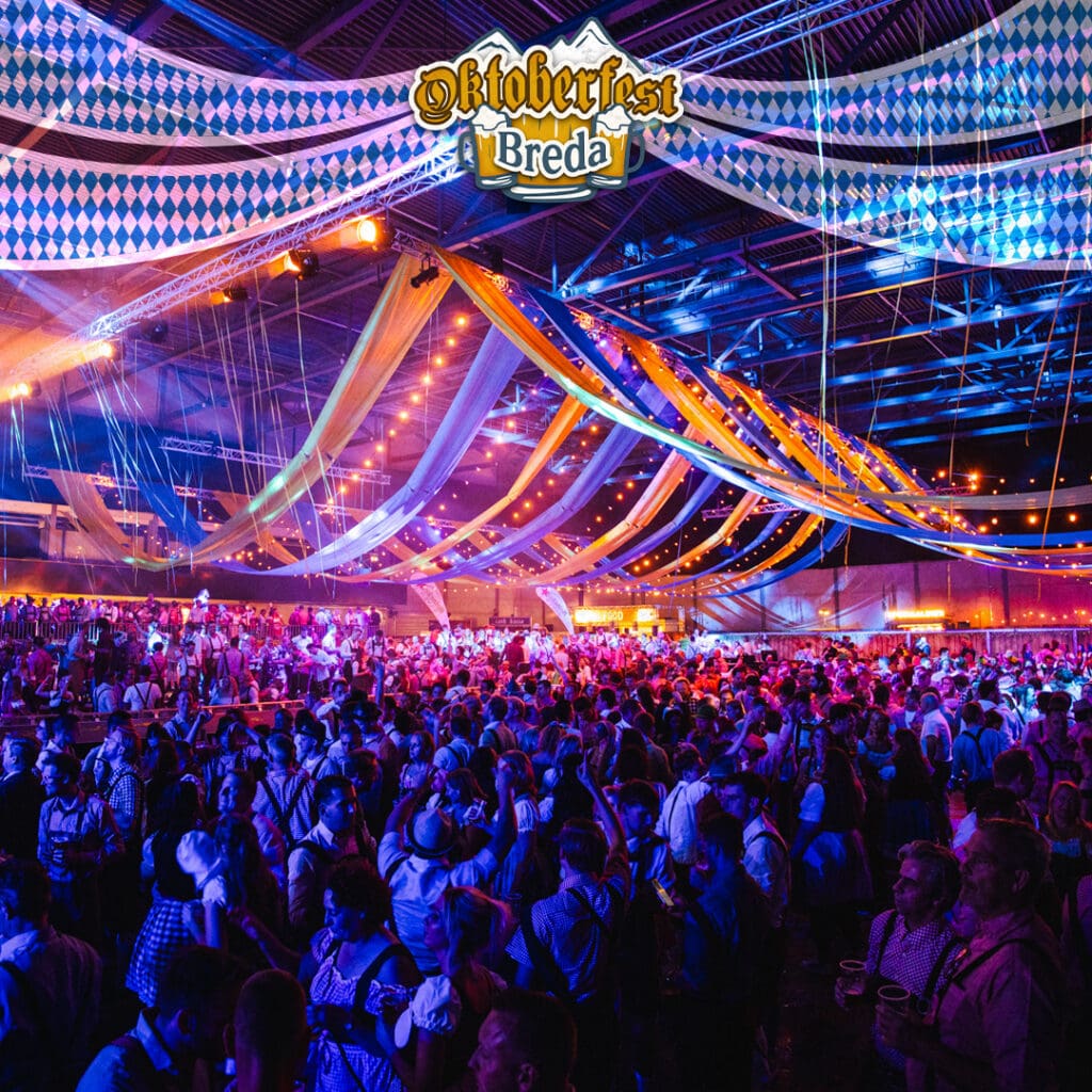Oktoberfest breda evenementenhal van Breepark met typische oktoberfest sfeer.
